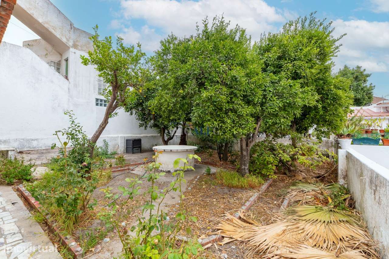 Moradia T2 com quintal no centro do Pinhal Novo, junto a transportes-21