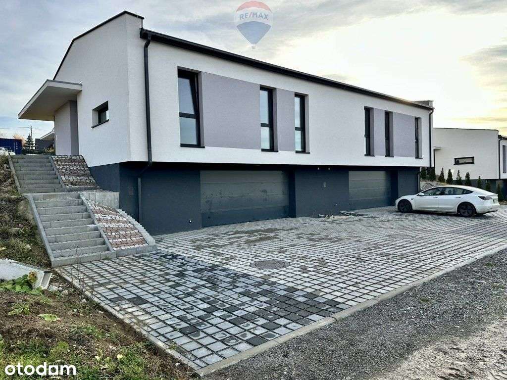 Nowy dom w Starym Bielsku | Garaż dwustanowiskowy - Pełny obrazek: 4/20