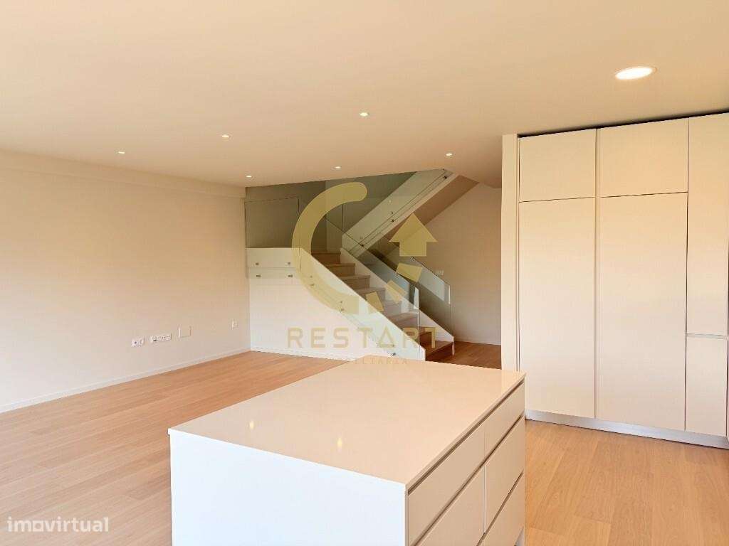 Moradia T3 com 3 suites e garagem para 2 carros - Grande imagem: 5/43