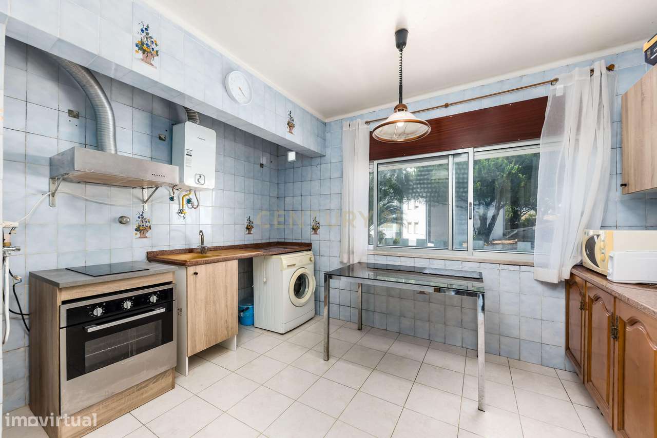 Apartamento T4 convertido em T3 | Mira-Sintra-10