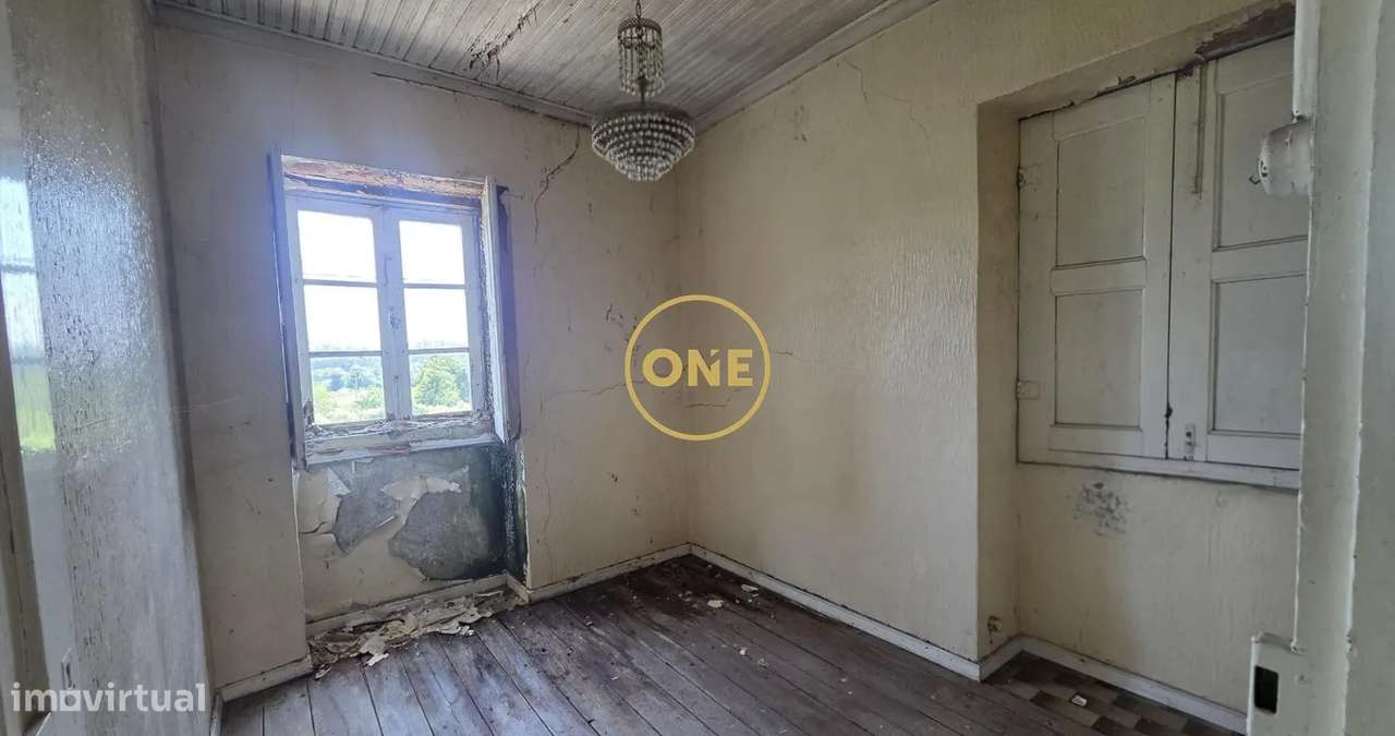 Moradia T4 para Restauro em Lousado com Projeto Aprovado-27