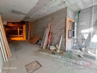 Loja com 258m2 no centro histórico de Braga, na Avenida Central - Grande imagem: 4/17