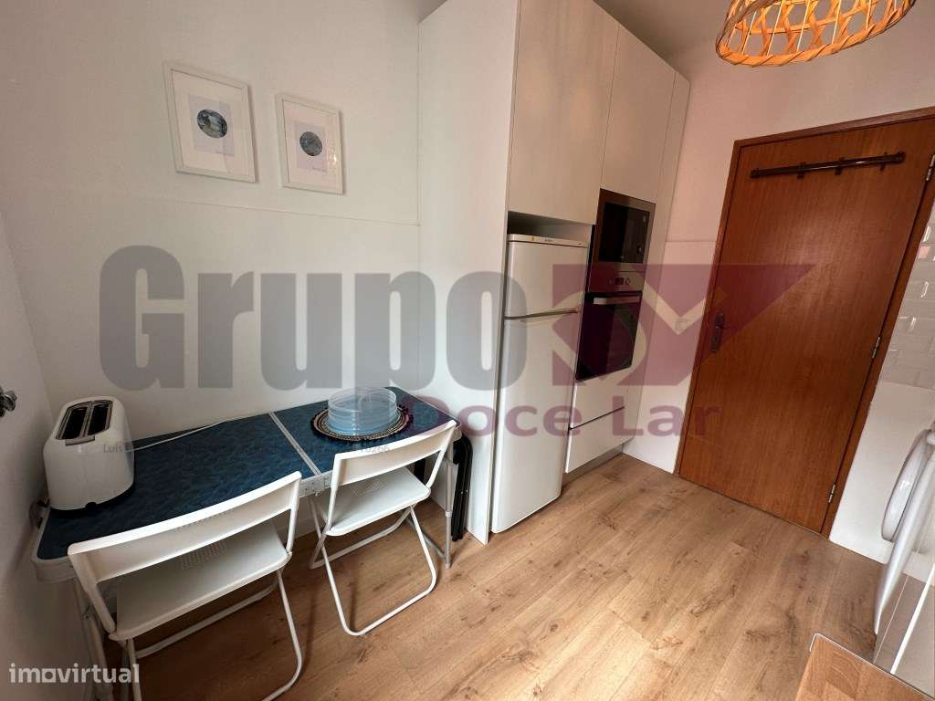 Apartamento T2+1 com Sótão a 350metros da praia de Sesimbra-7