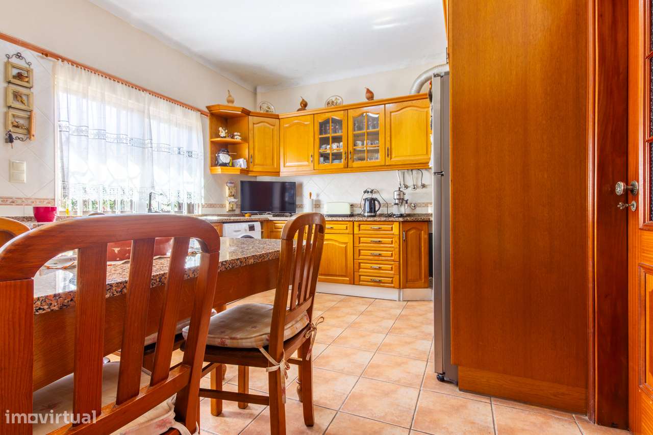 Moradia T5 isolada com jardim e terraço em Quinta do Conde-35