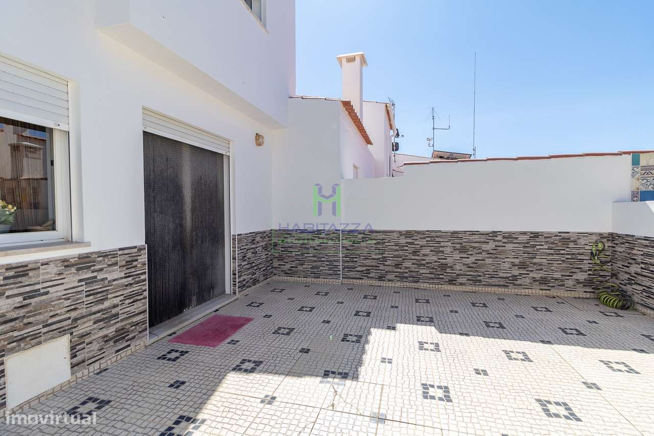 Moradia T4 com Quintal  à venda no Chinicato - Lagos-6