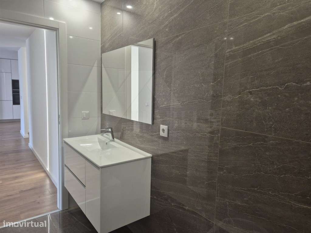 Apartamento T2 com Elevador-6