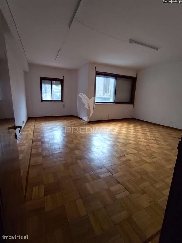 Escritório na Baixa do Porto - Grande imagem: 2/5