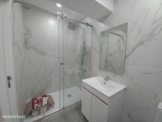 Apartamento Duplex Totalmente Remodelado na Costa da Caparica-13