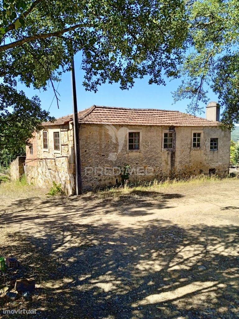 Moradia em Pedra para Recuperar