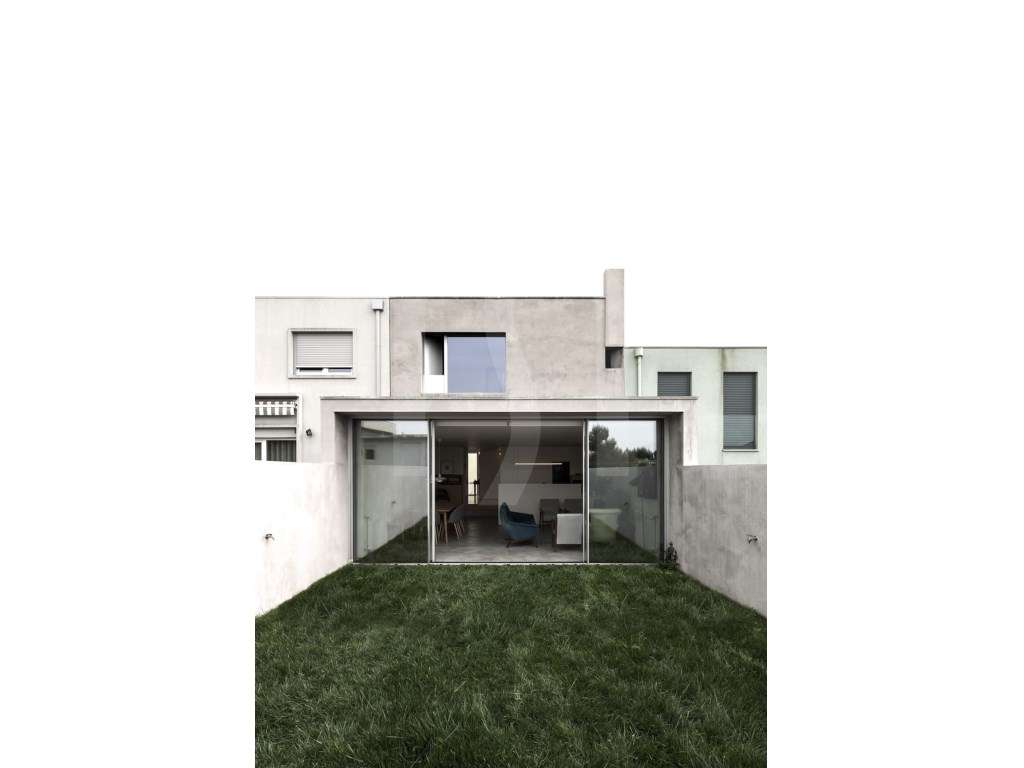 Moradia T4 em Banda no Bairro António Aroso | Porto-11