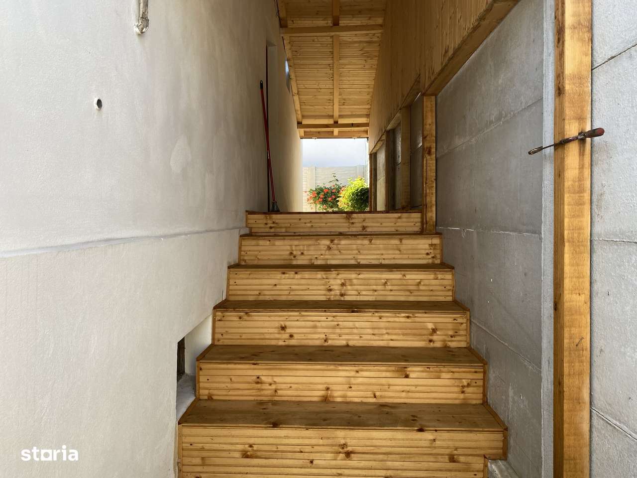 Gata de locuit! Vanzare casa cu 5 camere in Priboiu, com.Branesti-11