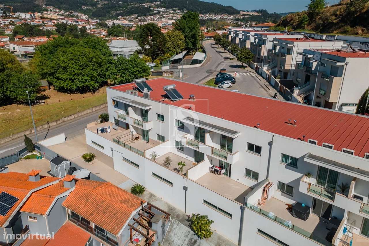 Moradia T3 em Vizela com Garagem e Terraço – Espaço e Conforto-26