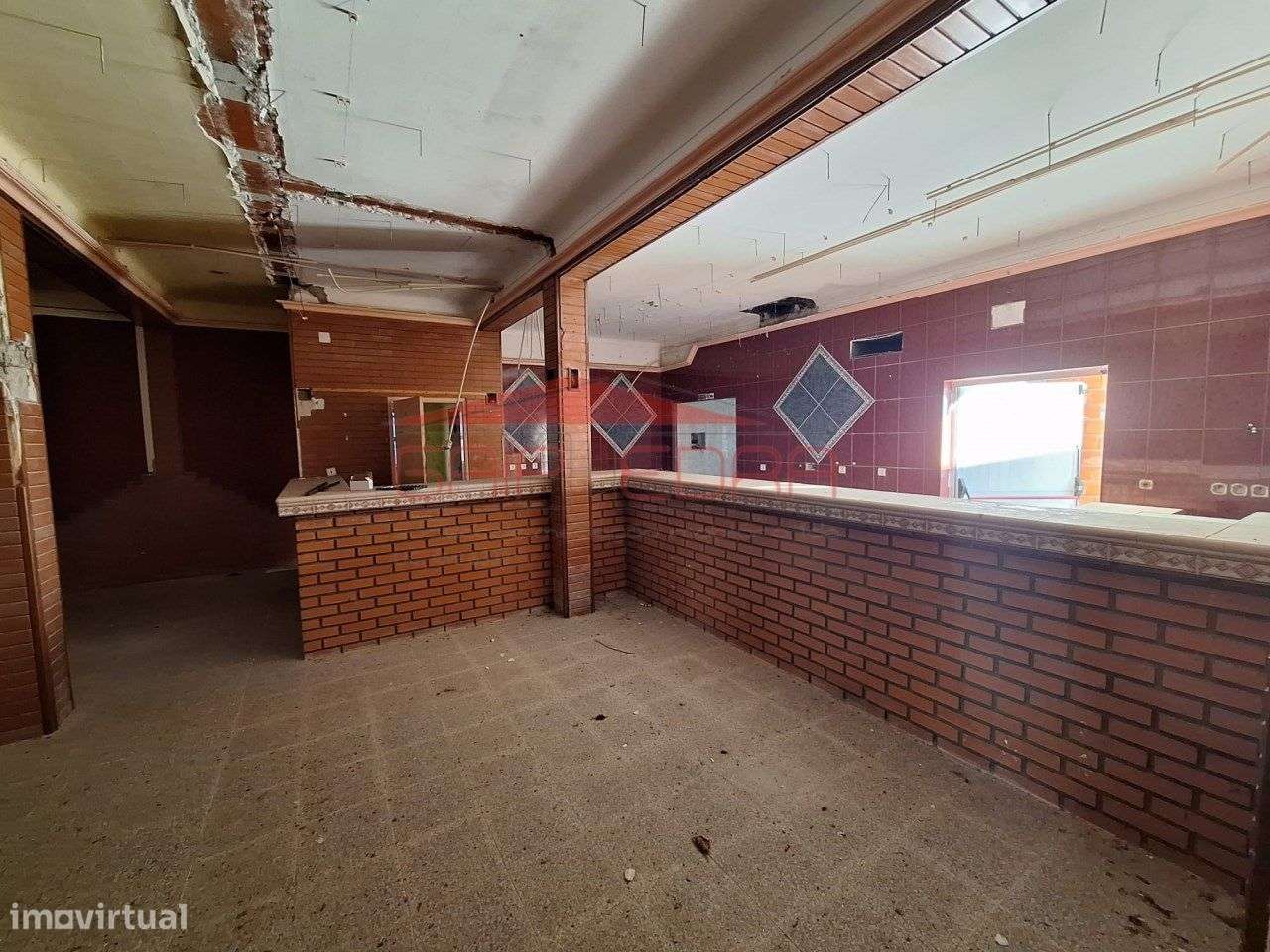 Moradia T4 com garagem e lareira perto das montanhas-8