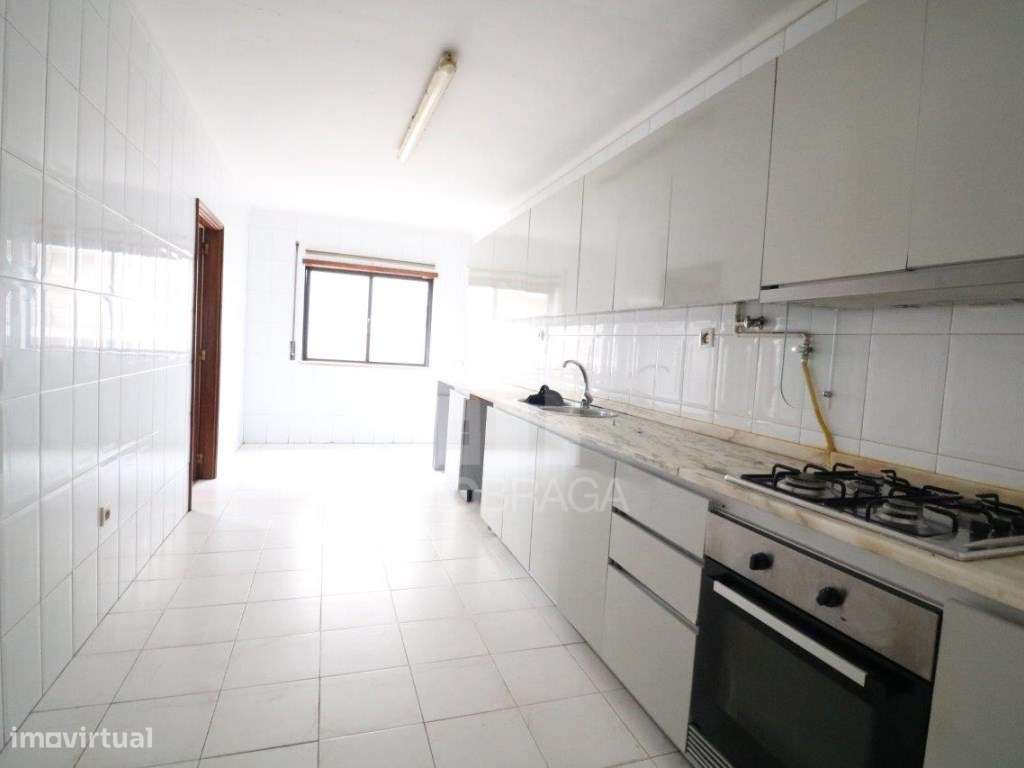Venda de Apartamento T3 em Lomar-6