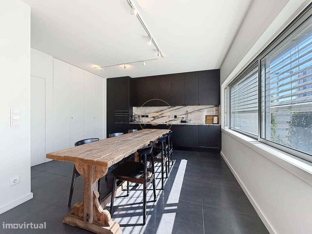 Apartamento T4 Duplex com Terraço e 4 Lugares de Garagem, com Possibil-5