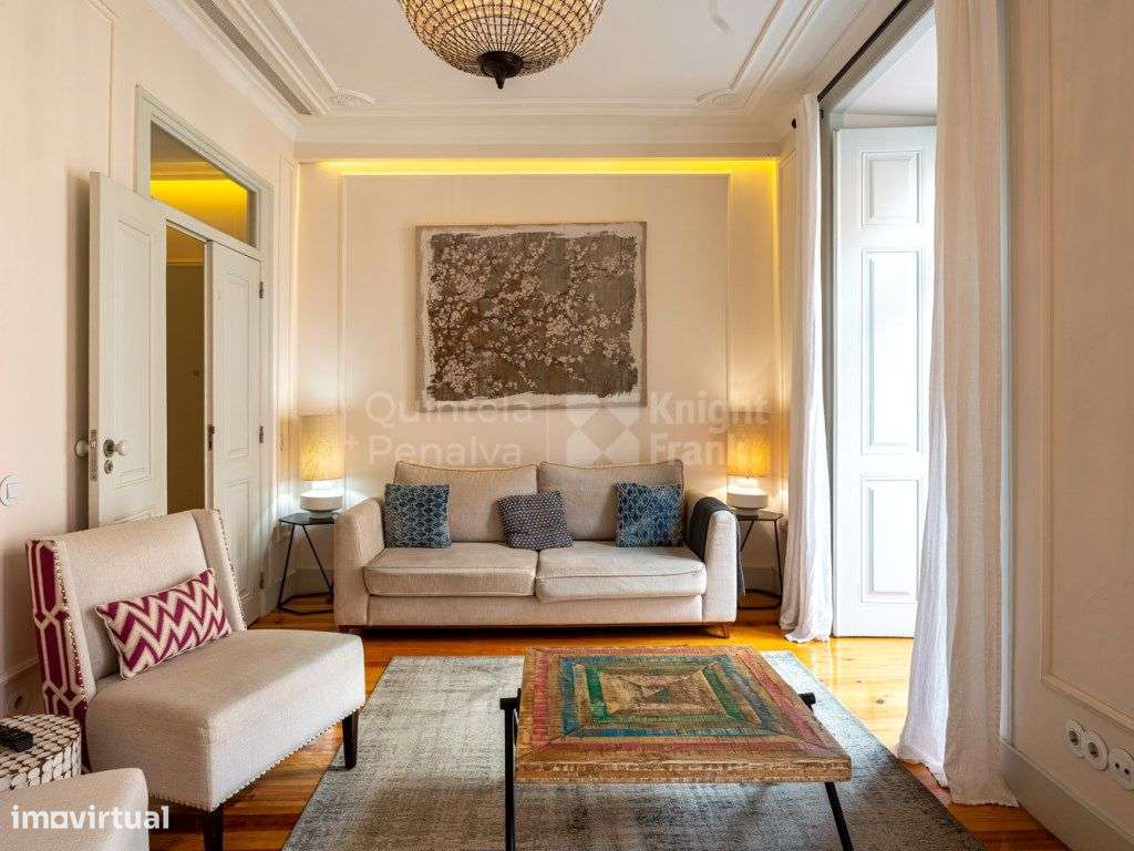 Apartamento T6 com varanda e ar condicionado - Grande imagem: 2/5