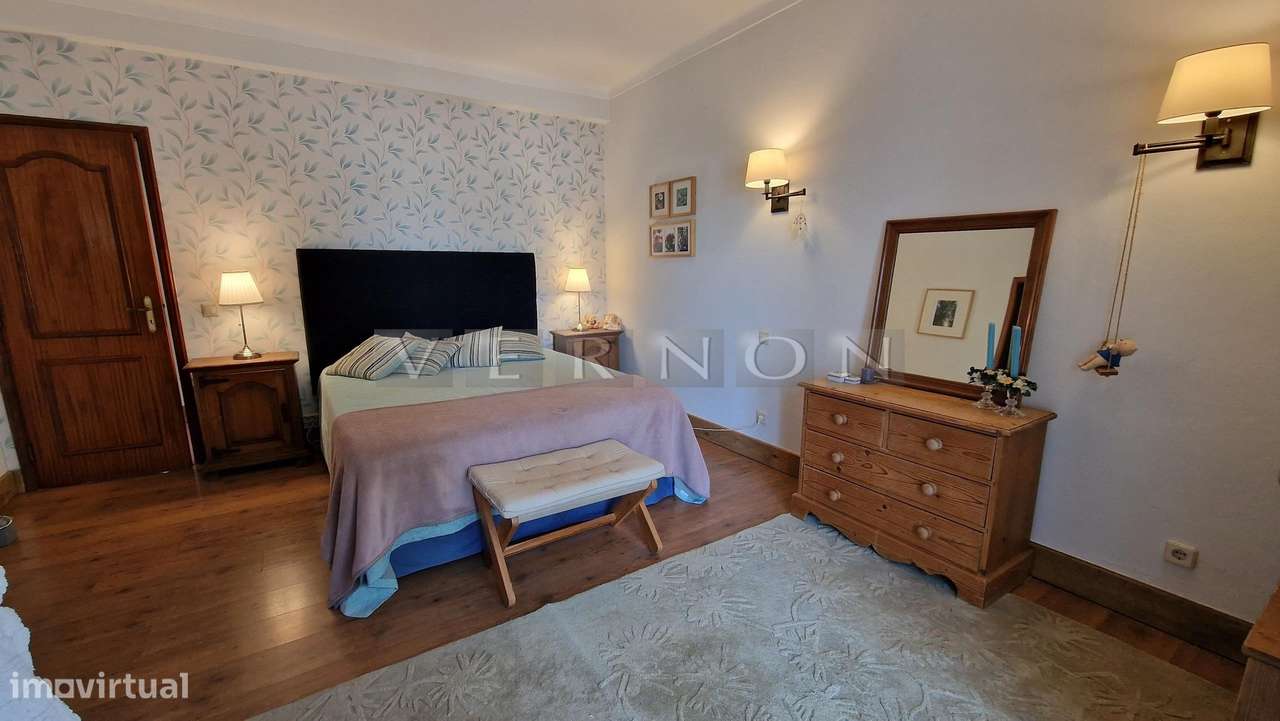 Charmosa e espaçosa moradia com 3 quartos e piscina para venda entre L-22