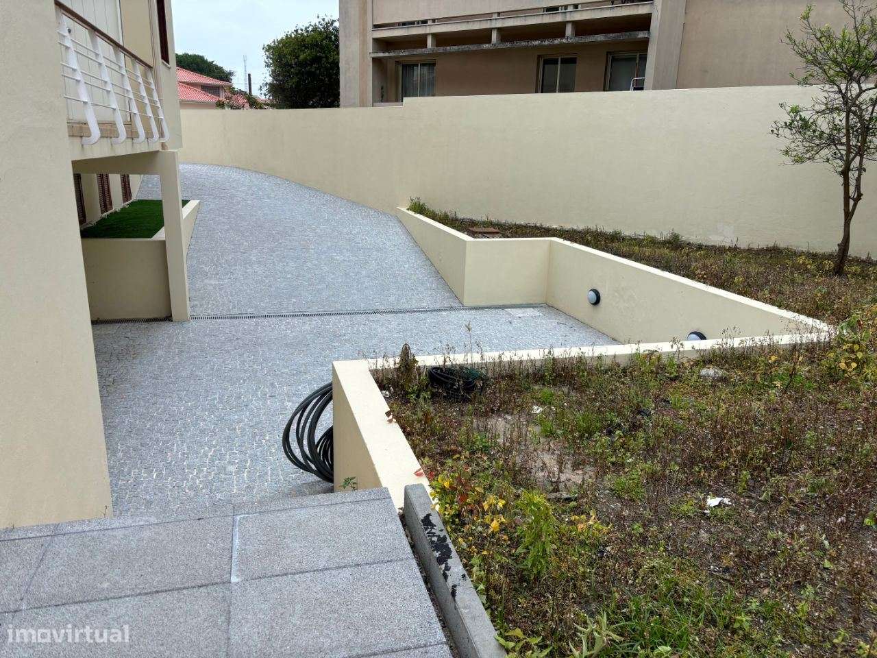 Magnífica Moradia 4 frentes/2 suites/garagem 4 carros/a 350m da praia - Grande imagem: 5/20