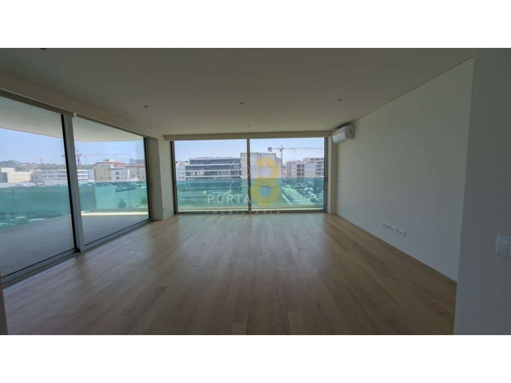 T2 Exclusivo com Terraço de 80 m² | 2 Suites | Piscina e Garagem Box-20