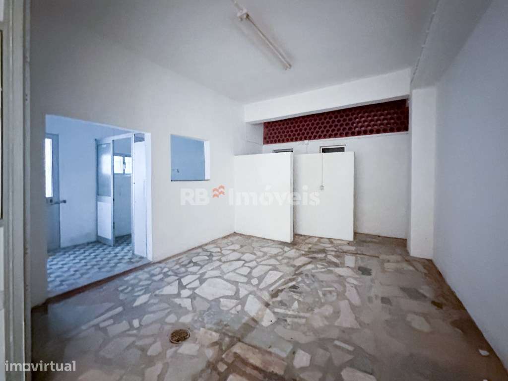 Loja situada na zona Norte do Entroncamento, situada perto do centr... - Grande imagem: 2/10