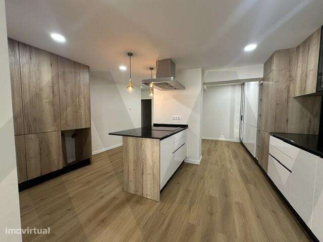 Apartamento T2 Completamente Remodelado - Centro Ericeira-27