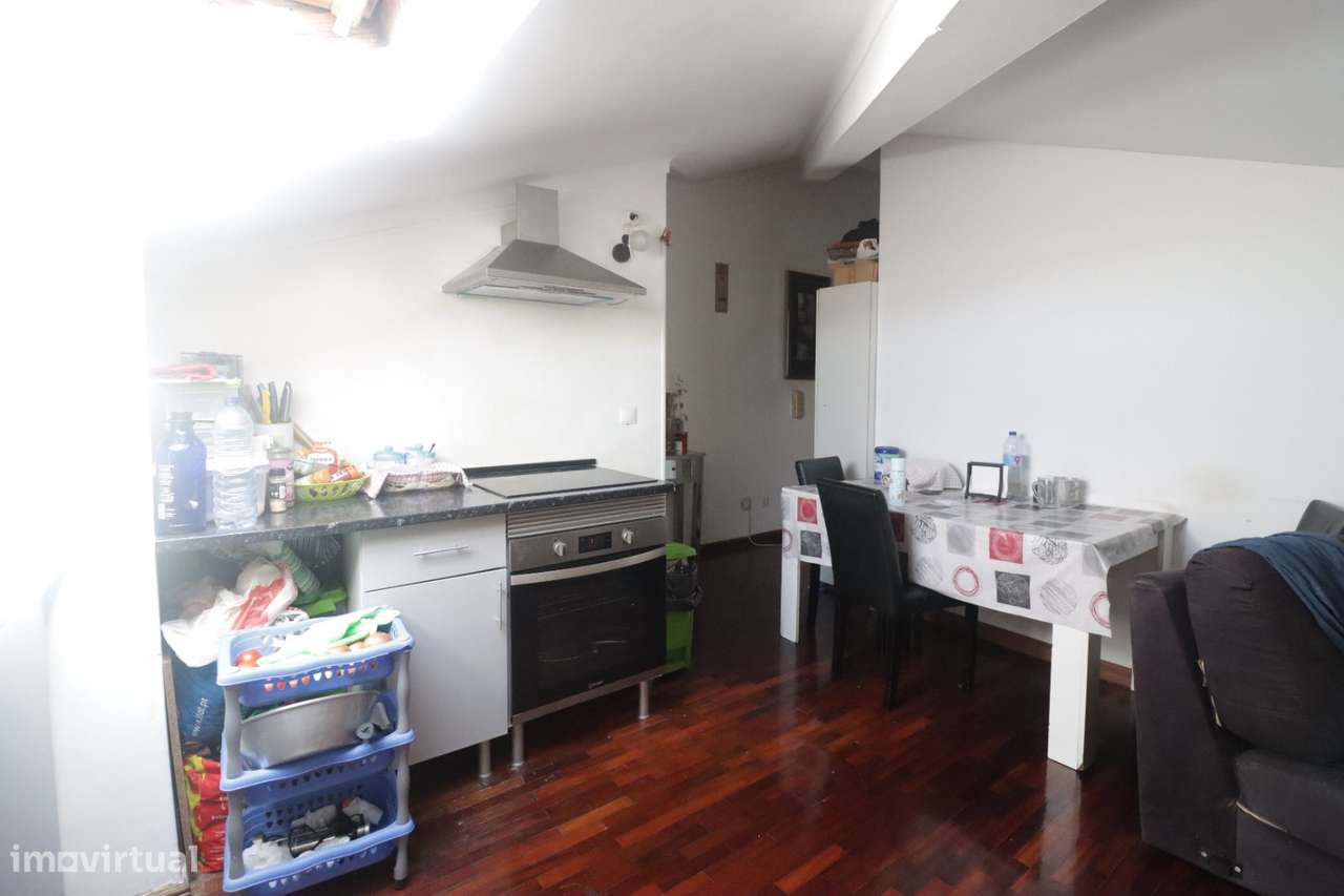 Apartamento Duplex T4+1 de ampla área, em Mem Martins-17