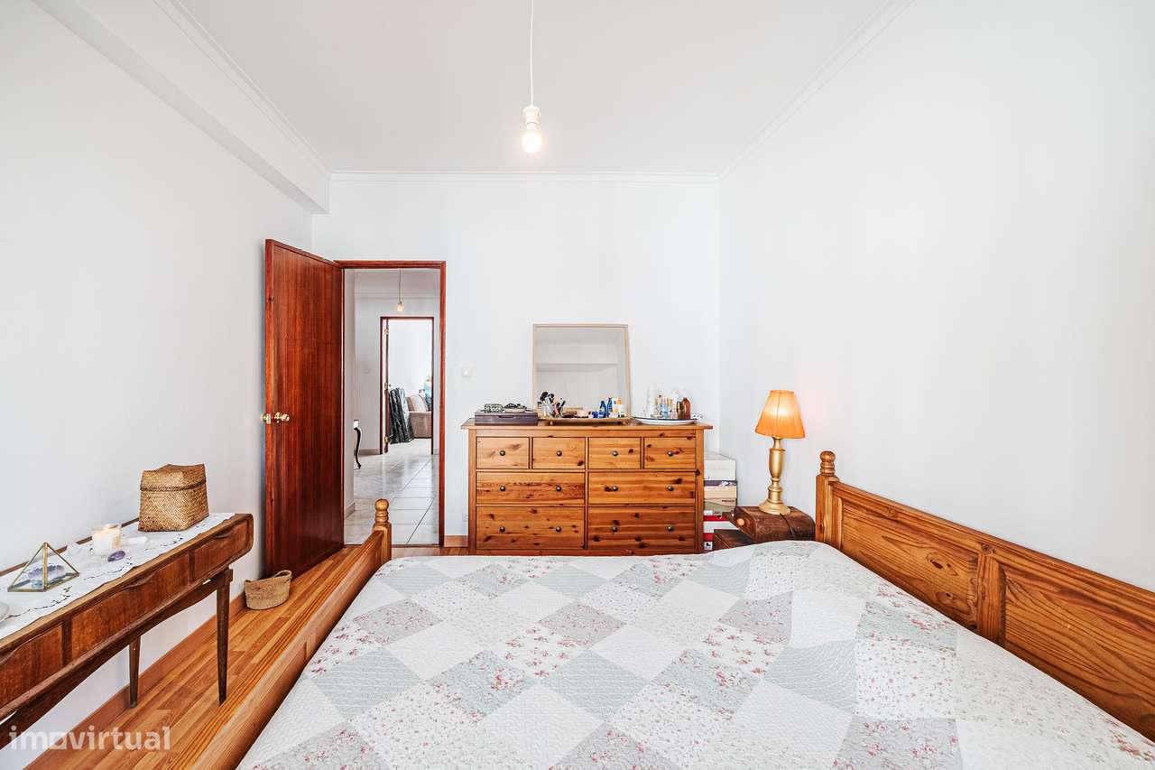 Apartamento T2 localizado nas Mercês-17