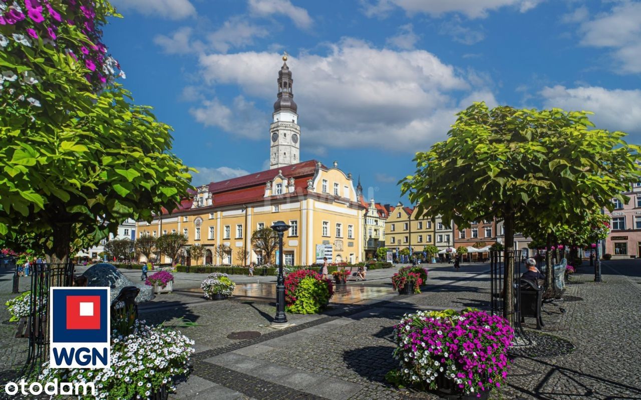 Lokal handlowo-usługowy w samym centrum miasta.