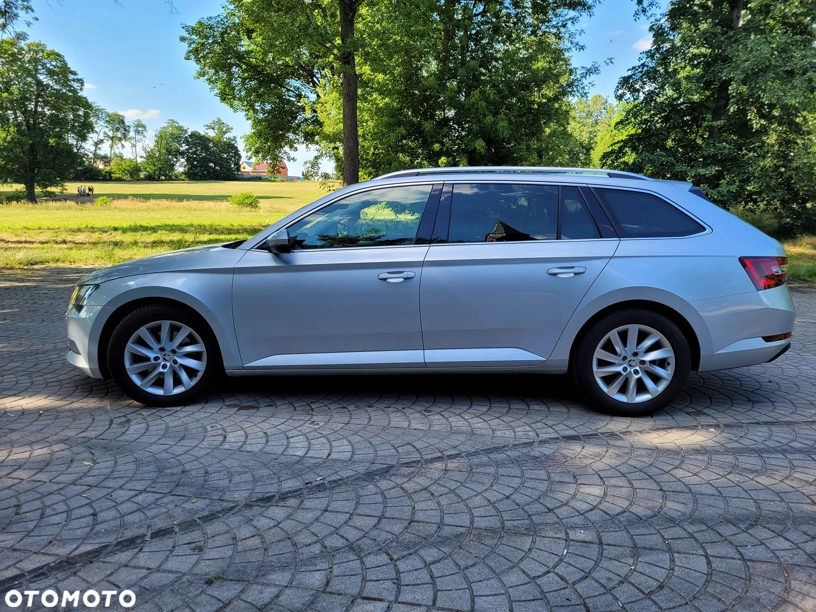 Skoda Superb 2.0 TDI Ambition DSG - 2