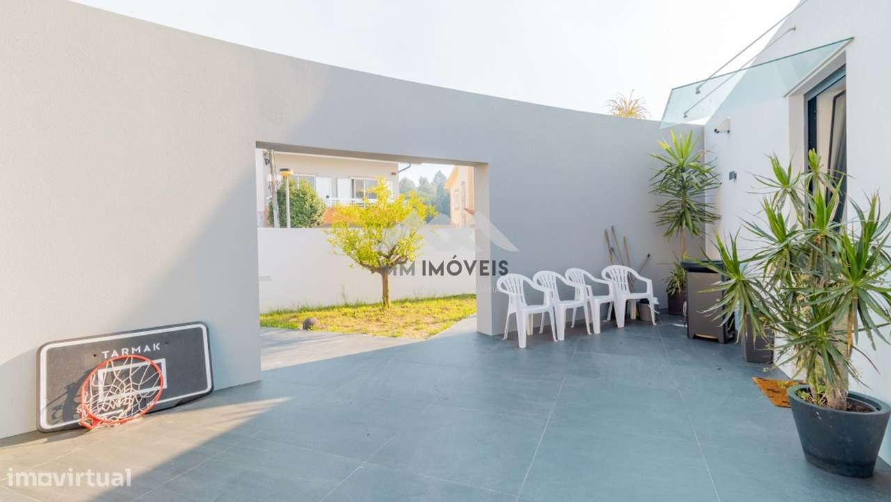 Moradia | T4 | Piscina | Maia-27