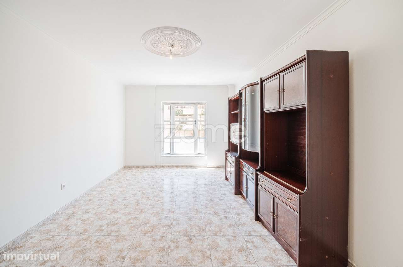 Apartamento T2 na Tapada das Mercês-11