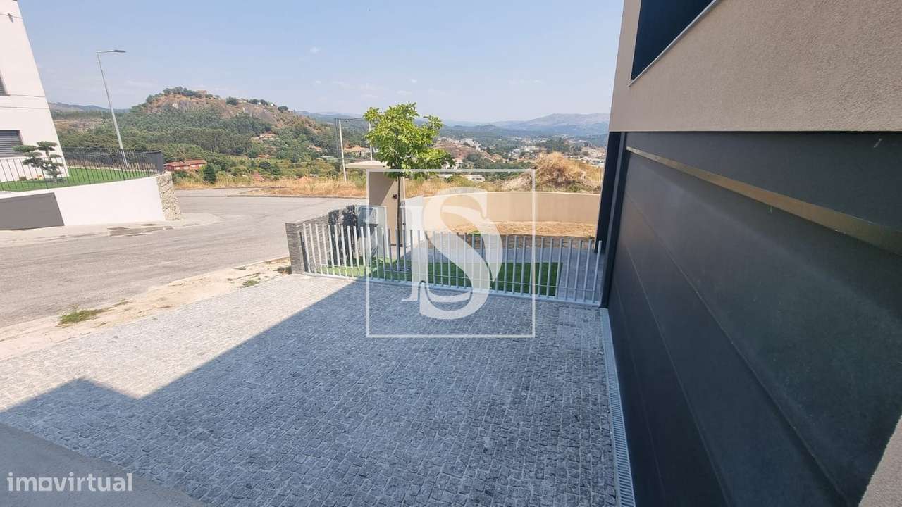 Vivendas T3 em banda situadas em Lanhoso- Póvoa de Lanhoso-7