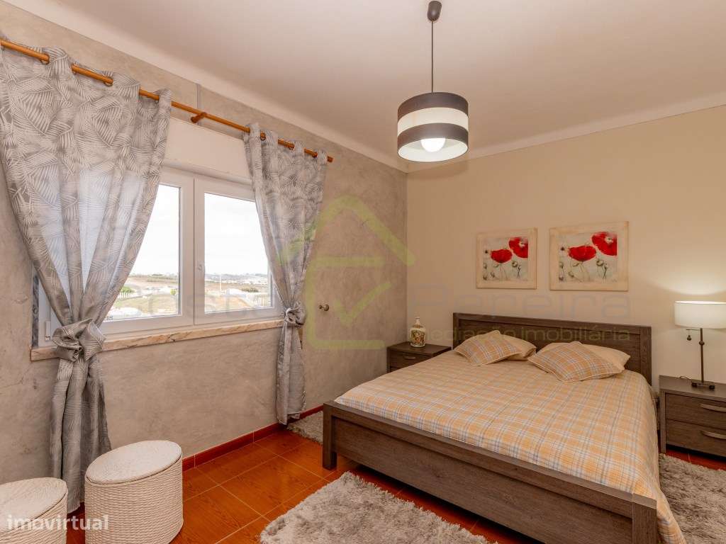 Moradia T4 a minutos dos acessos da A8 e perto das praias de região-23