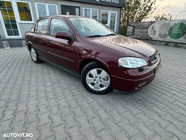 Opel Astra 1.8i Aut. Essentia - 3