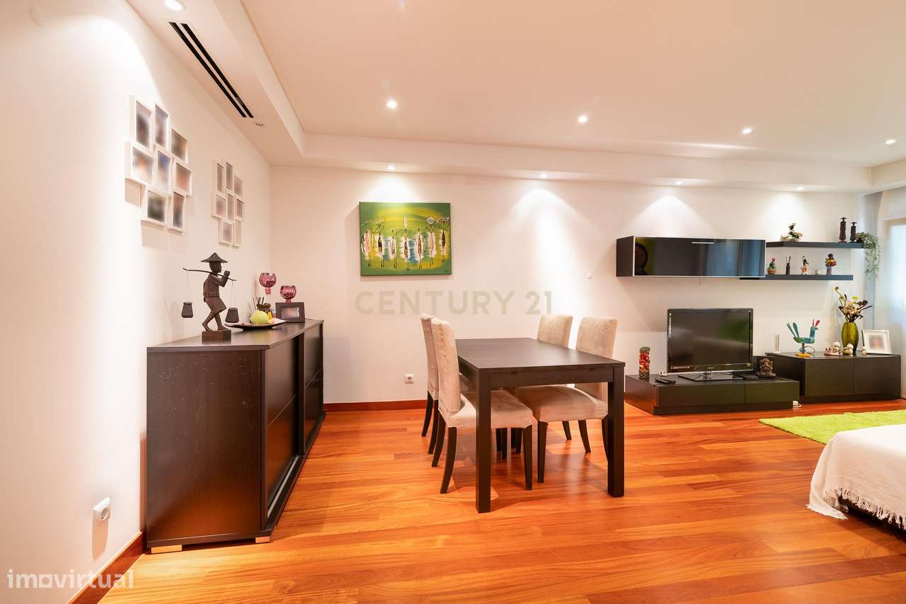 Apartamento T1 nas Colinas do Cruzeiro com Arrecadação e Parqueamento-3