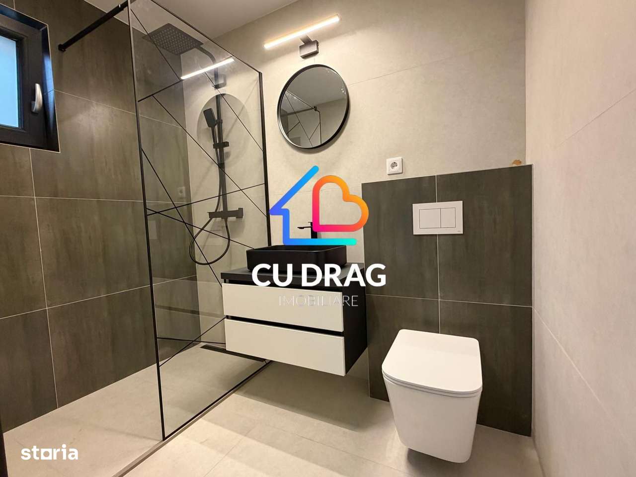 Lux si confort Apartament cu 200 mp de curte - Imagine principală: 5/8