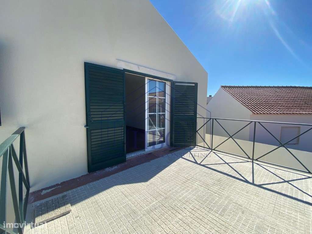 Moradia T4 com Amplo Jardim e Potencial de Remodelação em Alcabidec...-39