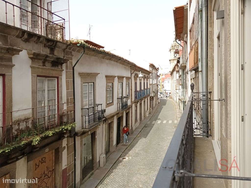 Apartamento T0+1 novo com varanda, equipado e mobilado, no centro h... - Grande imagem: 4/30