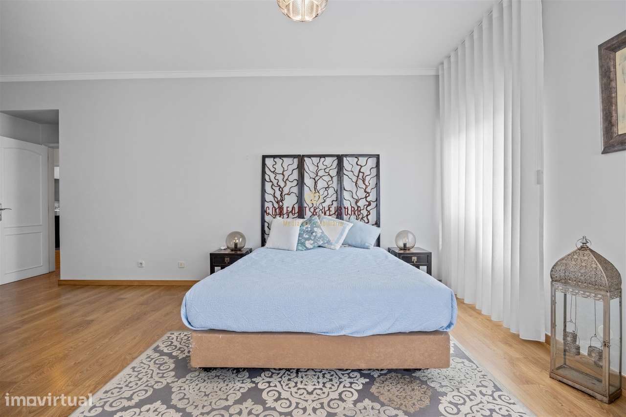 Apartamento com 4 quartos, 2 wc, parqueamento e arrecadação na Ramada,-14