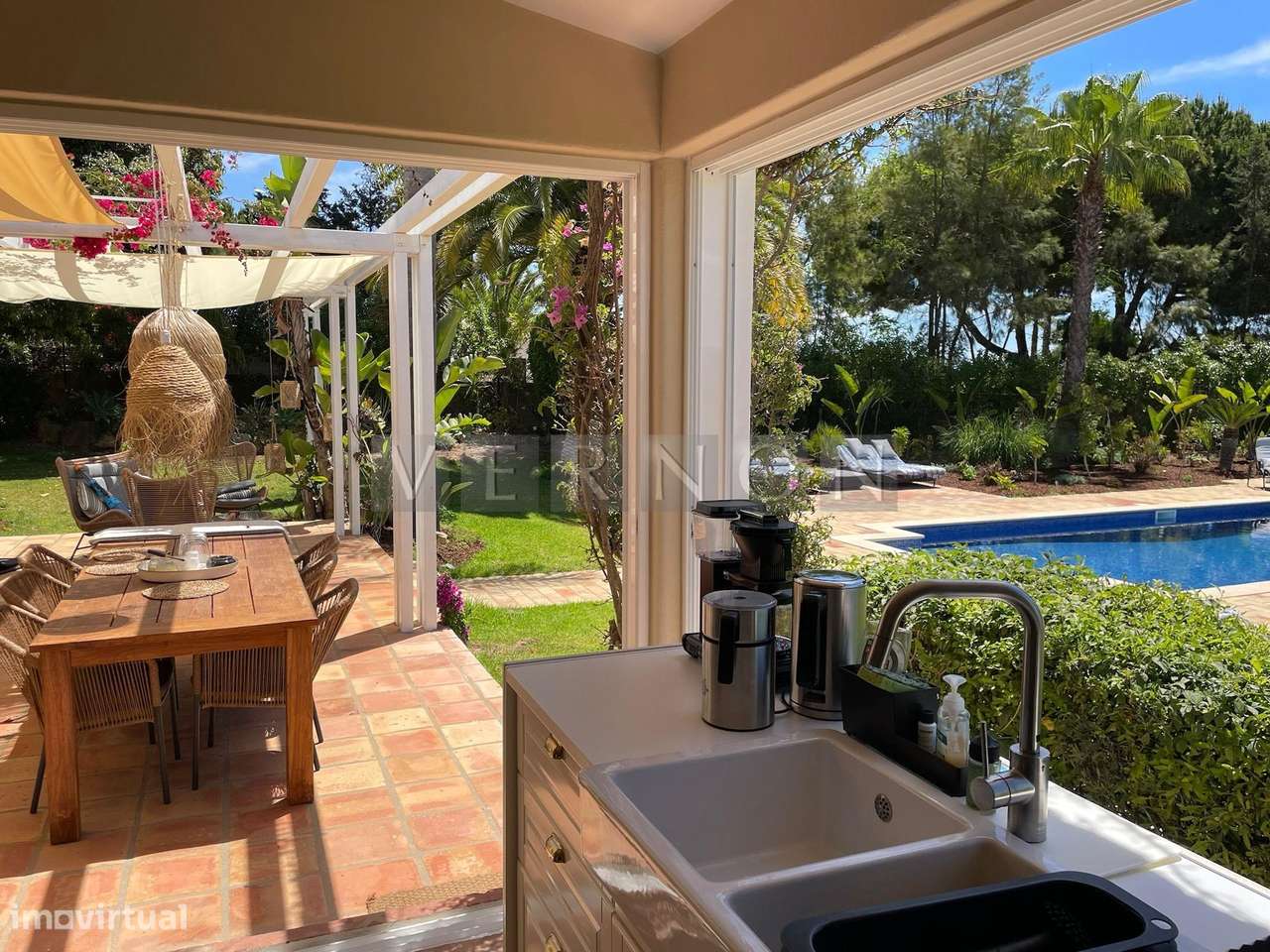 Algarve, Caramujeira,  para venda moradia V3 espaçosa renovada com vis-25