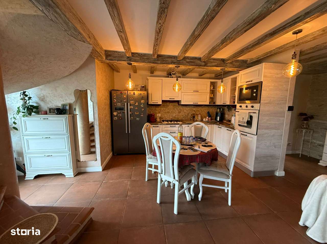 Casă nouă de vânzare, 3 camere, curte mare-1
