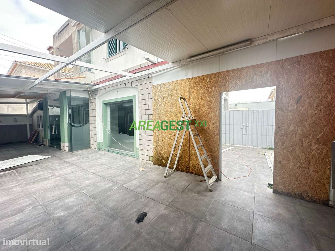 Prédio em propriedade total em Charneca de Caparica - Grande imagem: 2/25