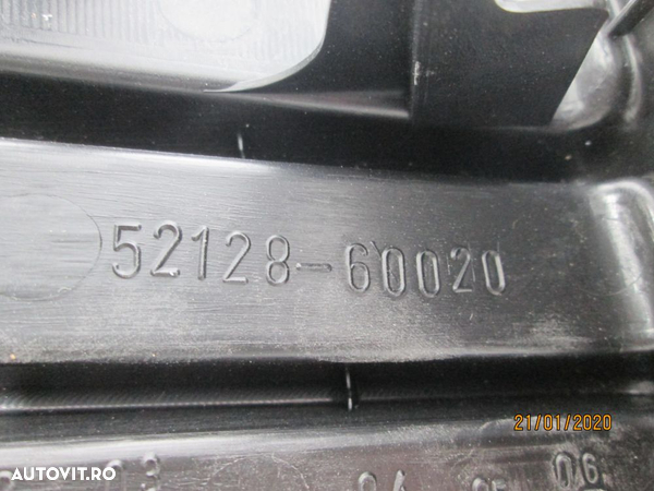 Capac proiector stanga bara fata Toyota Land Cruiser J12 an 2002-2008 cod 52128-60020 - 2
