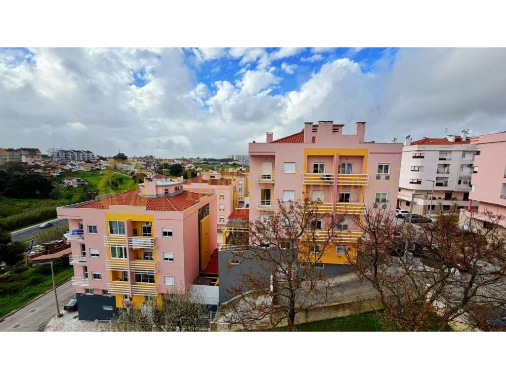 Apartamento T3 com arrecadação em Corroios-17