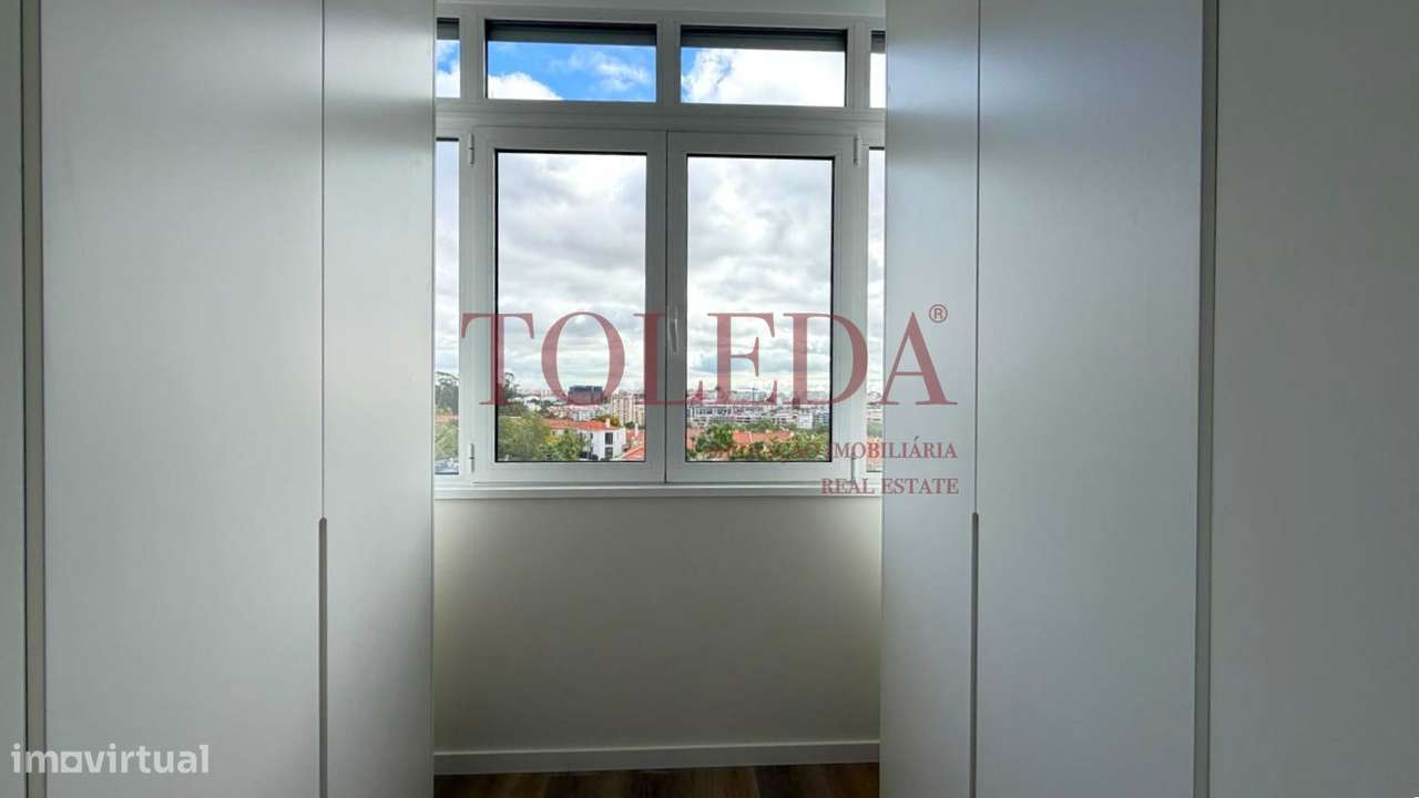 Apartamento T3 Remodelado em Benfica com terraço-24