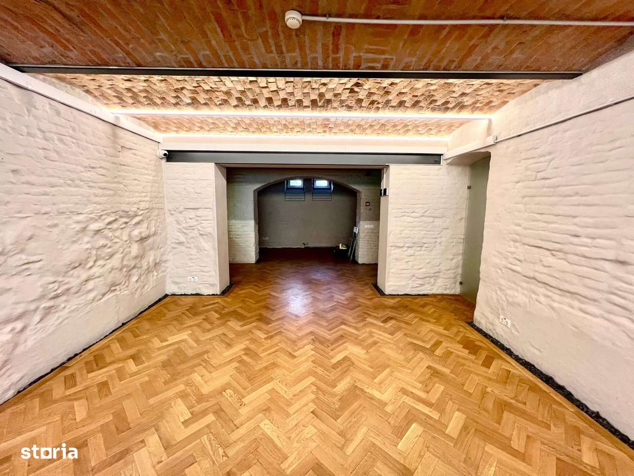 Vila de vanzare in zona centrala - Renovata complet-5