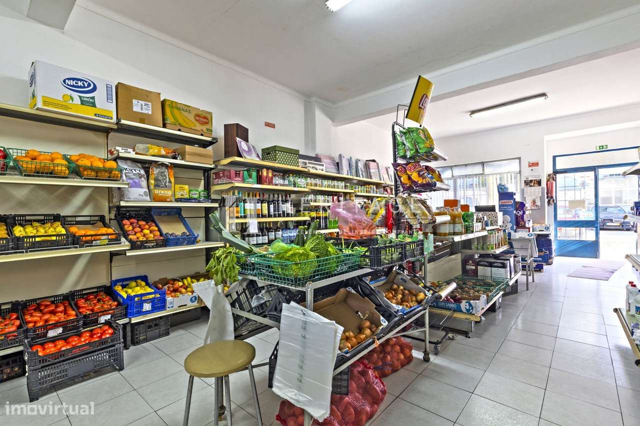 Oportunidade no Barreiro trespasse mercearia em funcionamento por 11.0-15