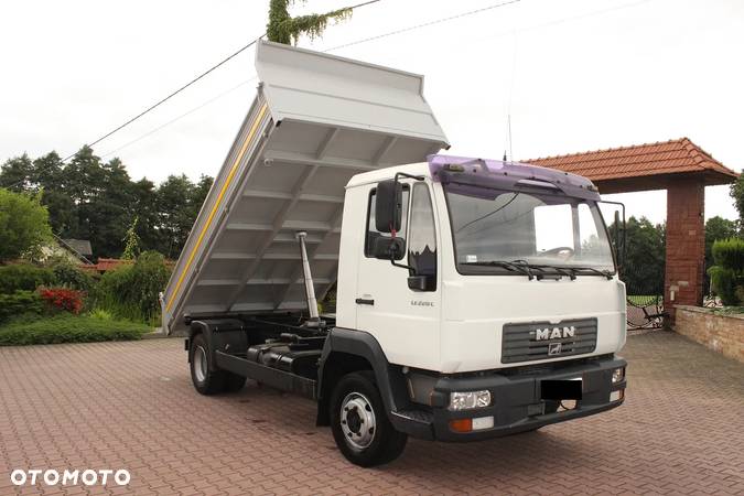 MAN 12 220 L 2000 - 1