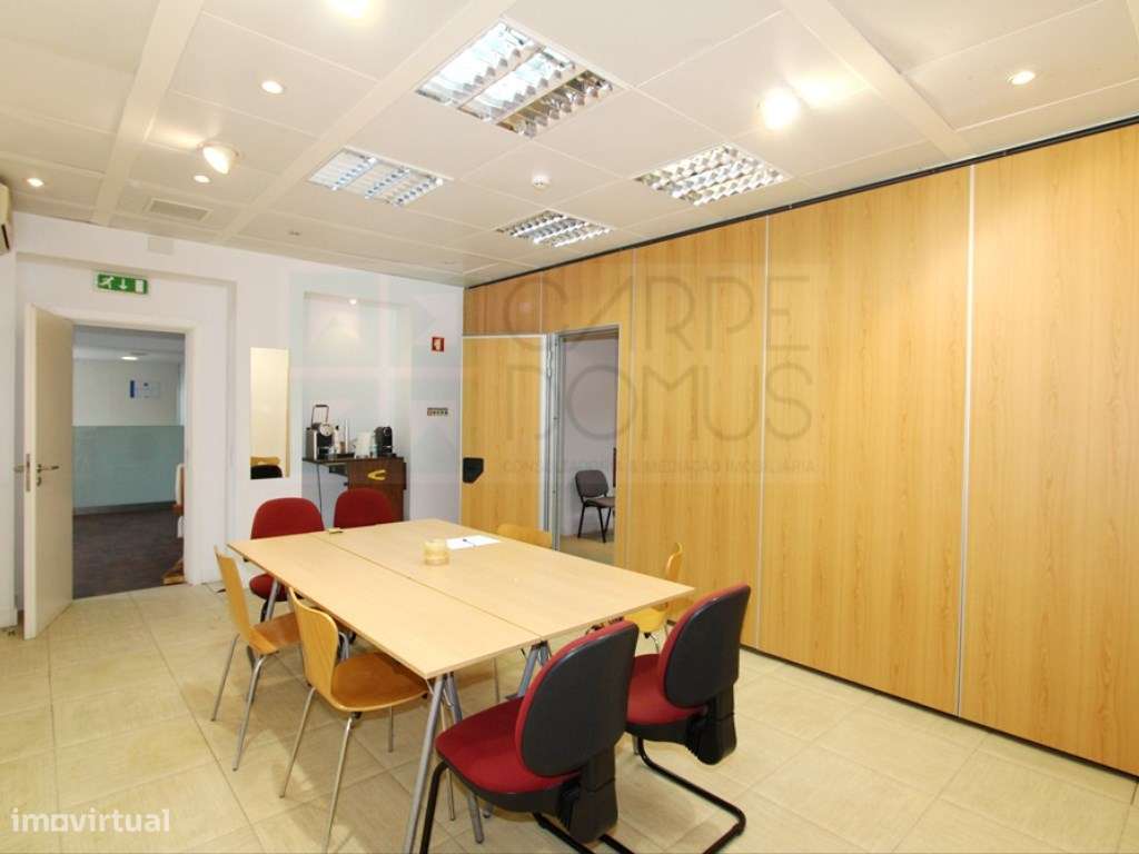 Espaçoso e funcional escritório com 600m2, em Carnaxide, Oeiras-9