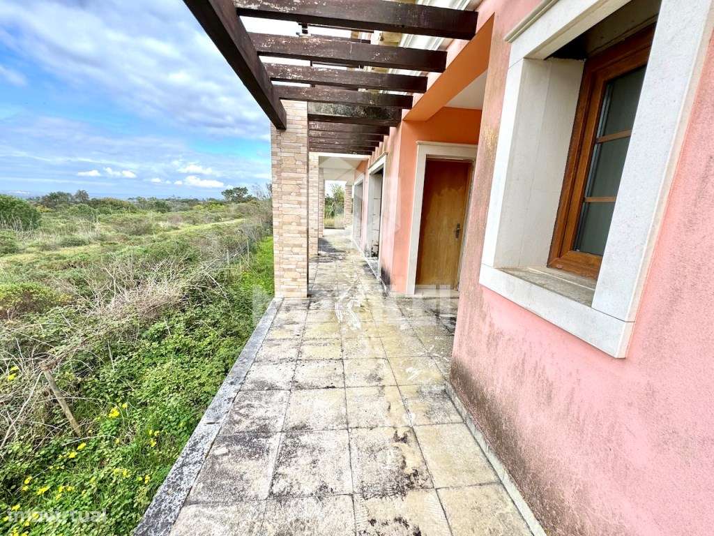 Moradia isolada T3 de cave e rés do chão próxima da Nazaré.-8